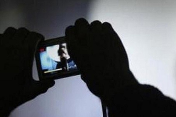 Công an Quảng Nam đề nghị xử lý thanh niên phát tán clip sex vào nhóm Zalo ở khu cách ly