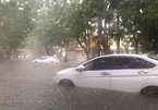 Mưa lớn kéo dài, đường phố Hải Phòng ngập lụt trầm trọng