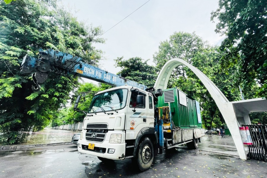 Giảng viên thiết kế xe tạo oxy di động hỗ trợ bệnh viện dã chiến