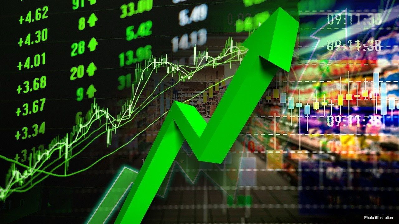 Mỹ lệnh siết chặt: Vàng tăng vọt, khối tiền 50 nghìn tỷ USD sôi sục