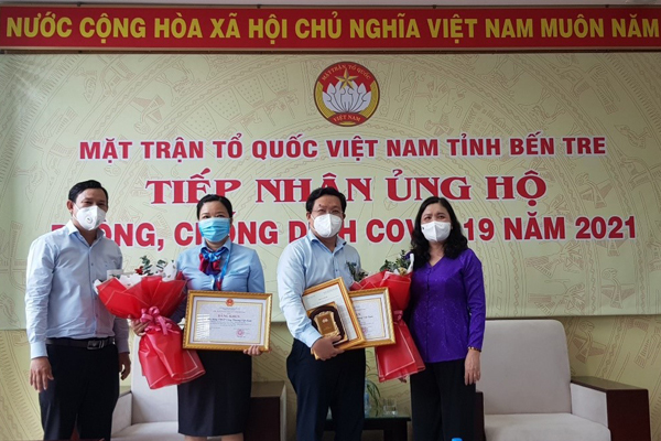 VietinBank hỗ trợ 5 tỉnh phía Nam hơn 27 tỷ đồng chống dịch