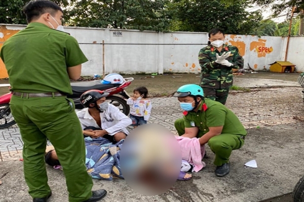 Công an làm bà đỡ cho thai phụ sinh con ngay trên hè phố