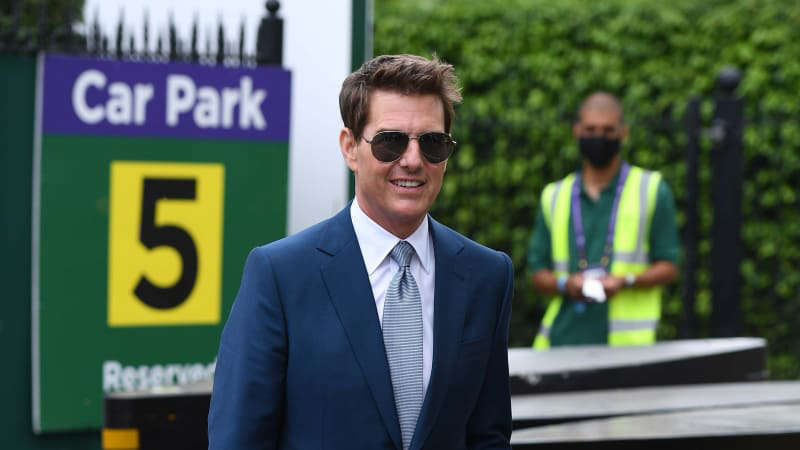 Chiếc BMW của Tom Cruise bị đánh cắp trong khi quay phim ở Anh
