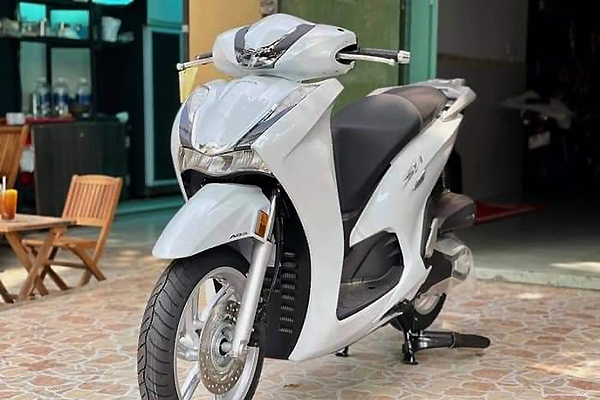 Khách Việt “sính ngoại”, SH 350i nhập Ý vẫn át SH 350i nội giá rẻ