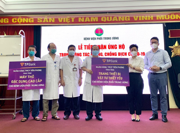 TPBank tiếp tục tài trợ máy thở cho các bệnh viện chống dịch