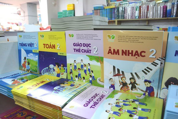 HCM City includes school textbooks on list of essential items for transport during social distancing