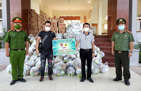 Tập đoàn Viễn Đông Nga tặng quà cho người khó khăn ở Hà Nội, Đồng Nai
