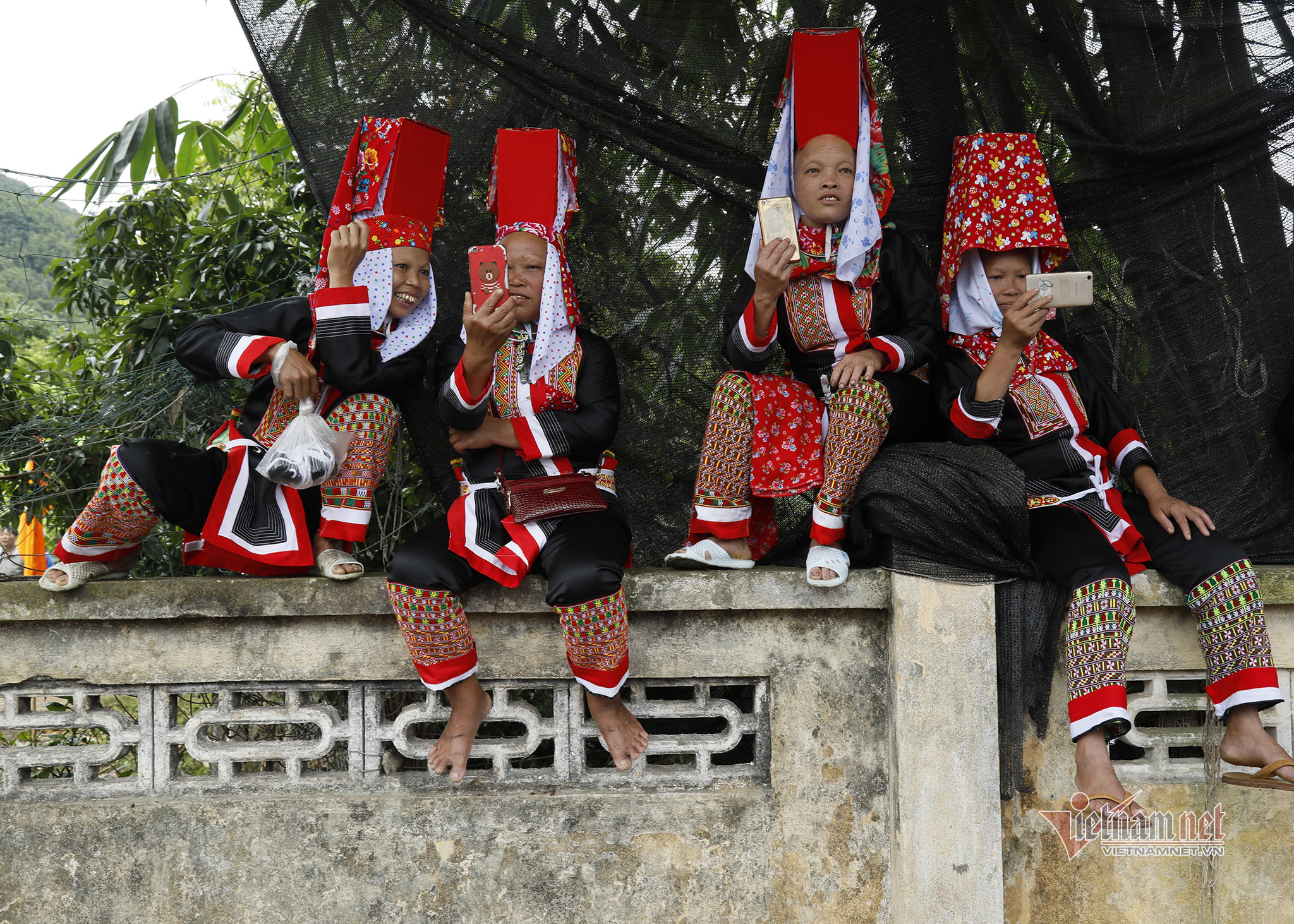 Vẻ đẹp trang phục của phụ nữ Dao Thanh Phán ở Bình Liêu