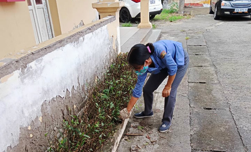 Niềm vui mùa giãn cách của tôi: dọn rác ở nhà ga, gửi quà cho lũ trẻ