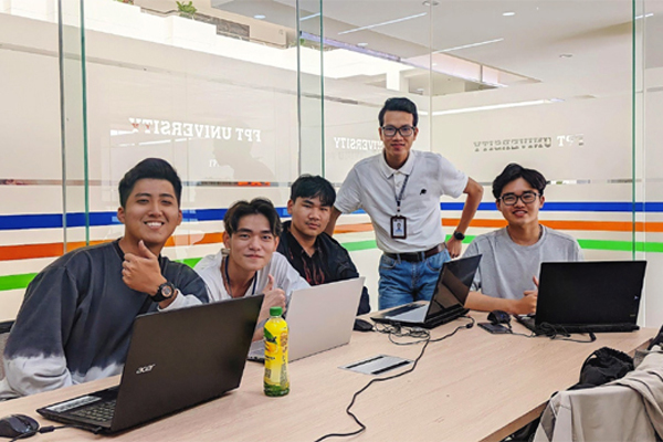 Chàng sinh viên điển trai tạo hứng thú học tập bằng công nghệ