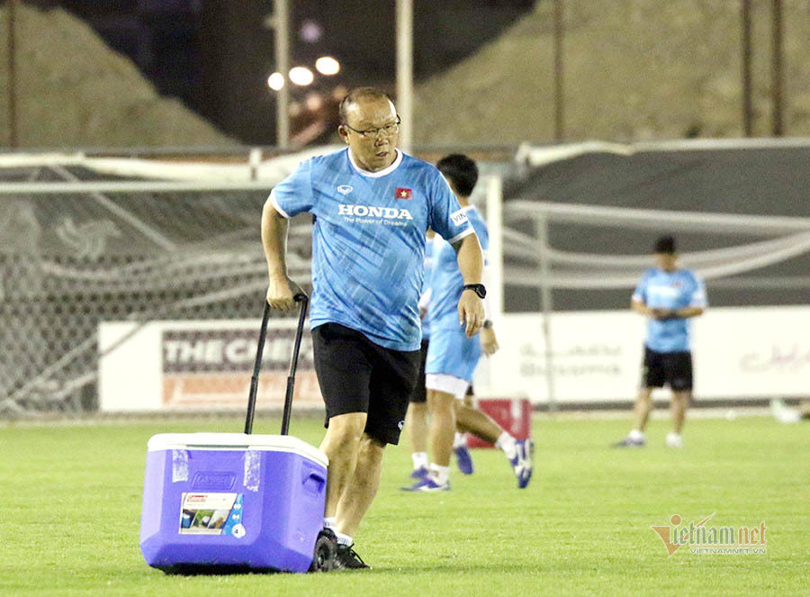 Tuyển Việt Nam: Đáng lo, khi thầy Park tham công tiếc việc...