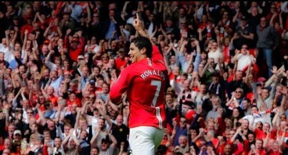 Ronaldo vẫn mặc áo số 7 MU, đổ xô săn vé, đặt khách sạn xem ra mắt