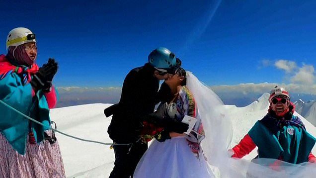 Đám cưới trên đỉnh núi cao 6.400m
