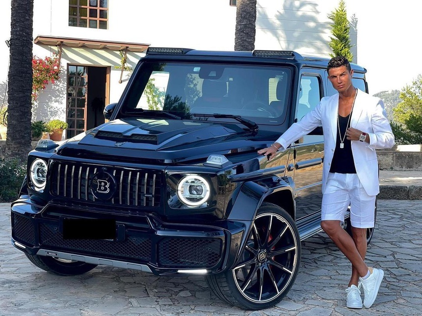 Ronaldo có thể mua siêu xe gì với mức lương cao nhất Ngoại hạng Anh?