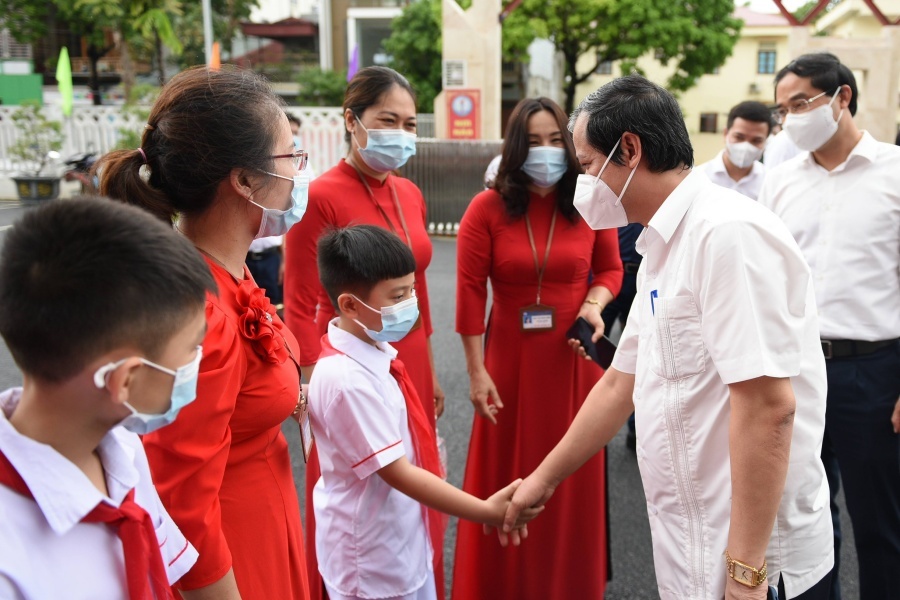 Bộ trưởng Nguyễn Kim Sơn: 'Tôi mong học sinh tìm thấy niềm vui trong học tập'