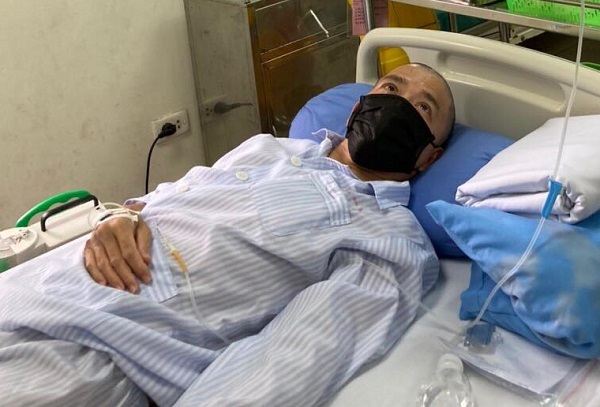 Mẹ và chồng cùng nằm liệt giường, người phụ nữ khốn khổ khẩn cầu được giúp đỡ