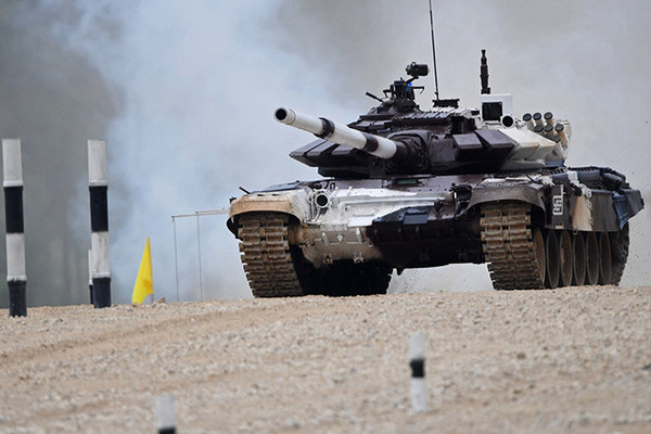 Đứt xích giữa đường, đội tuyển xe tăng Nga vẫn về đích đầu tiên ở bán kết