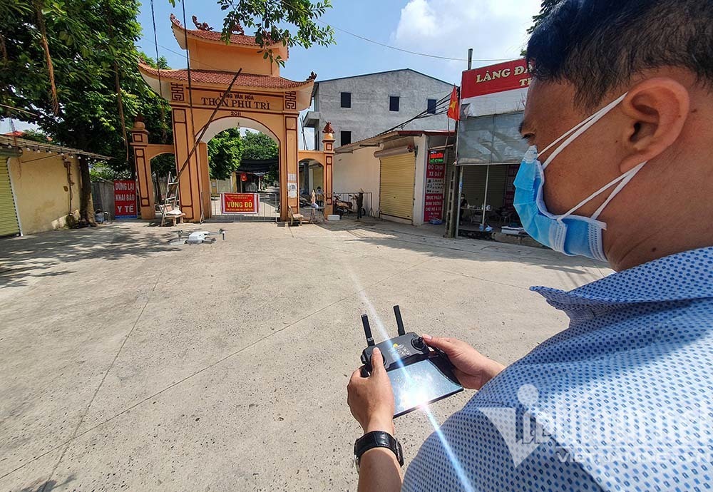 Lần đầu tiên ở Hà Nội, bay flycam giám sát nghìn dân trong 'vùng đỏ'