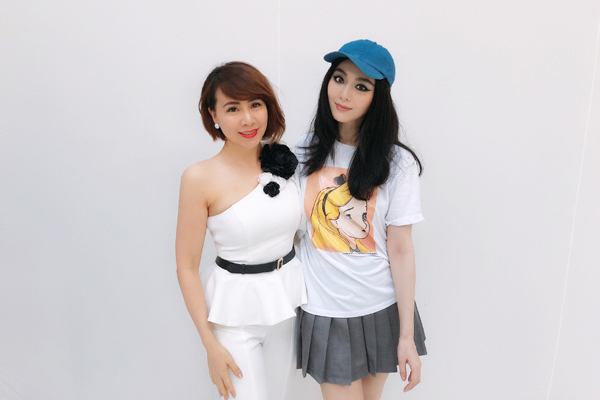 Đấu giá mẫu váy Phạm Băng Băng lấy nửa tỷ mua thiết bị y tế chống dịch