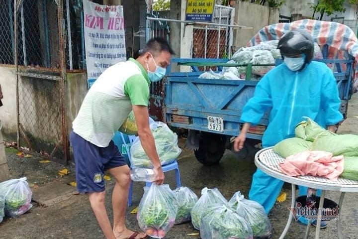 Giáo viên TP.HCM hỗ trợ người nghèo và bệnh nhân Covid-19