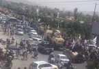 Taliban mang khí tài Mỹ đi diễu hành