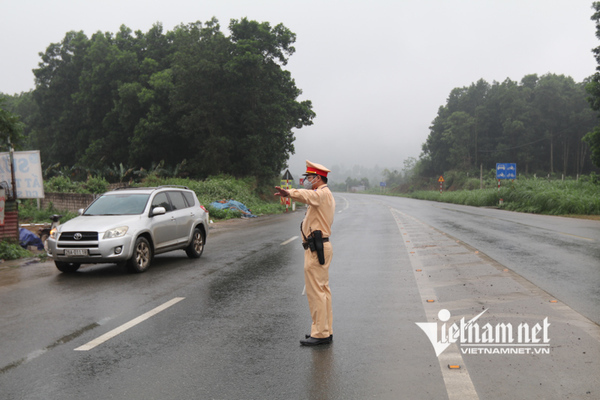 Đi đăng kiểm mùa dịch, nơi mời gọi, chỗ chốt chặn bảo không cần thiết