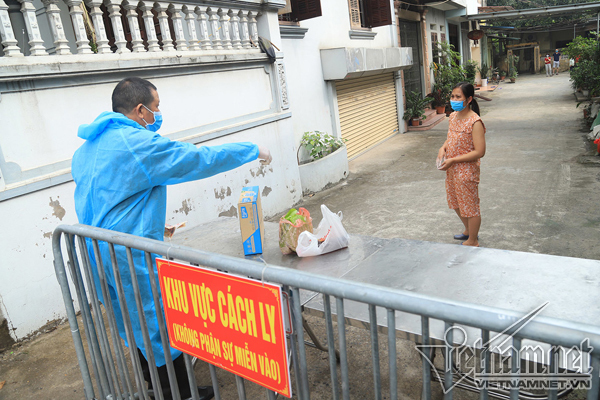 Hà Nội với chiến lược khóa nhanh, xóa gọn 'vùng đỏ'