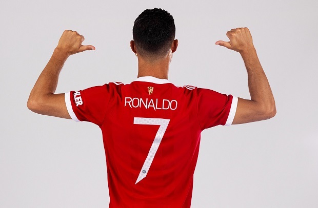 Ronaldo khoe trở lại MU từ 1 tháng trước