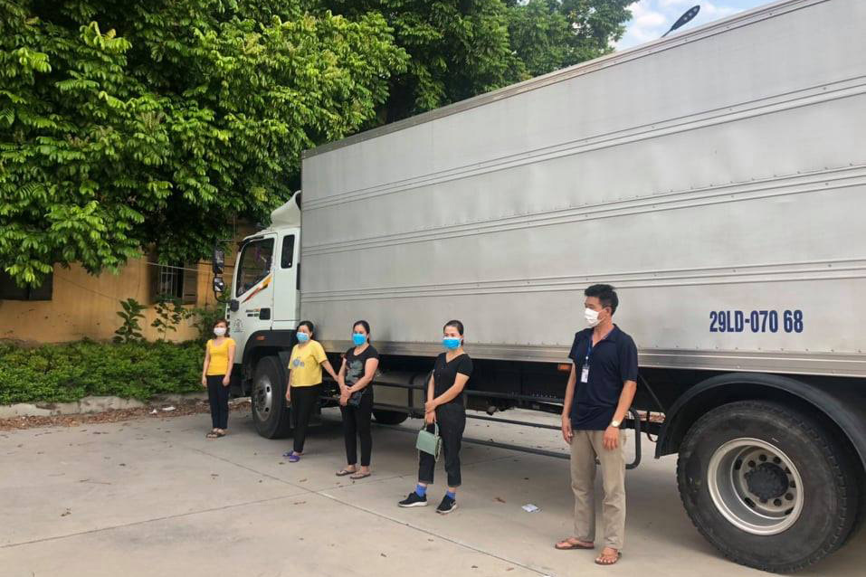 Phát hiện 4 người trốn ở thùng xe 'luồng xanh' tại Hà Nội
