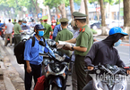 More checkpoints set up to tighten Covid-19 control in Hanoi's hotspots