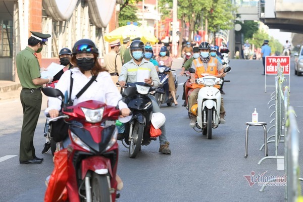 Công an Hà Nội hướng dẫn người dân khai báo y tế trực tuyến