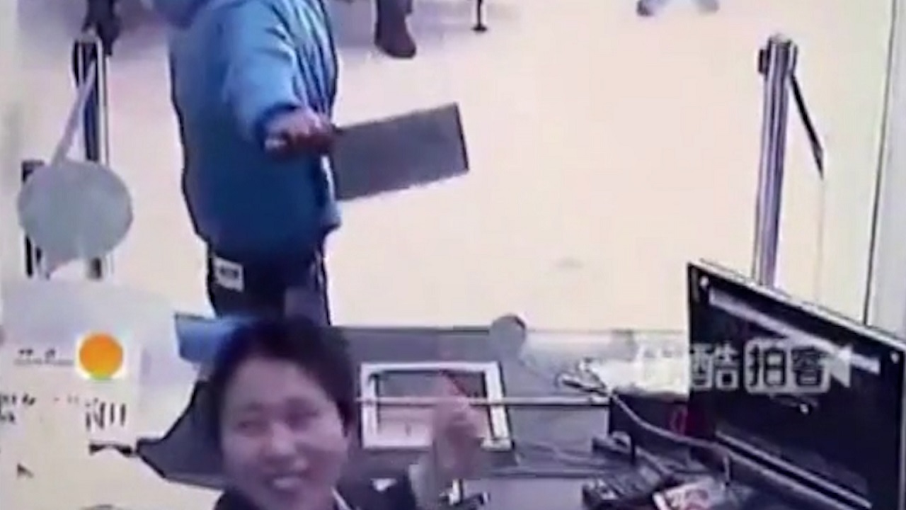 Đang cướp ngân hàng vẫn dừng để 