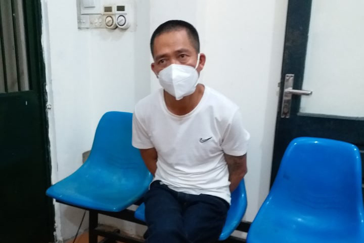 Cảnh sát giao thông phát hiện người đàn ông tàng trữ súng