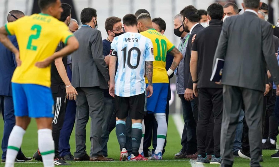 Messi trao đổi đầy tức giận với những người có trách nhiệm