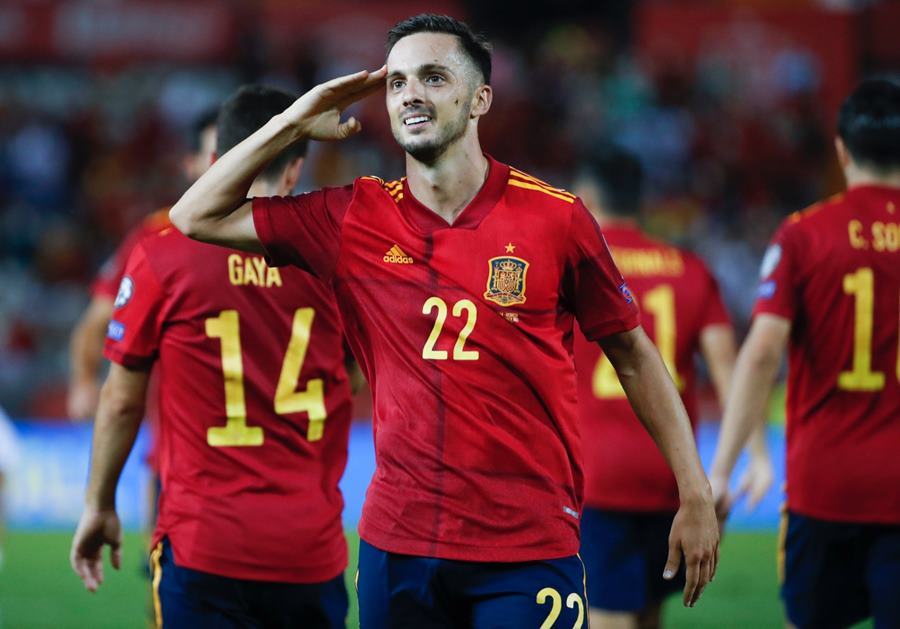 Tây Ban Nha chiếm ngôi đầu nhờ chiến thắng '4 sao'