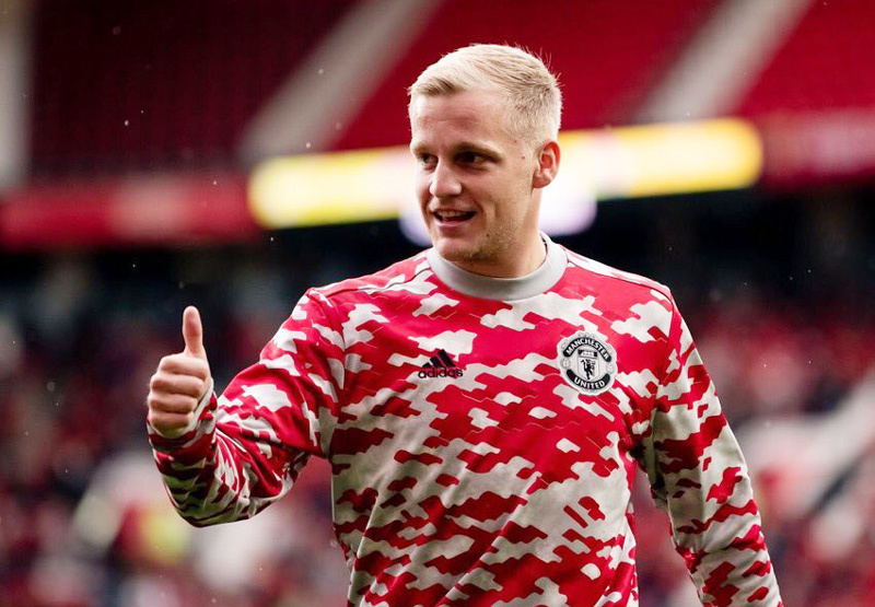 Ronaldo tái xuất MU là tin cực xấu với Van de Beek