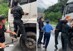 Bắt tài xế chống người thi hành công vụ tại chốt kiểm dịch ở Thanh Hóa