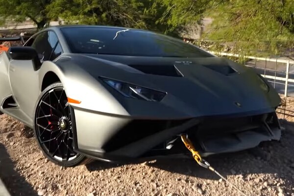 Cho thuê Lamborghini Huracan và kết quả 'toang' luôn xe