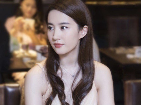 Lưu Diệc Phi và 42 nghệ sĩ khốn đốn vì lệnh cấm mới