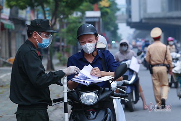 Hà Nội kiểm soát theo giấy đi đường mới từ 6h ngày mai