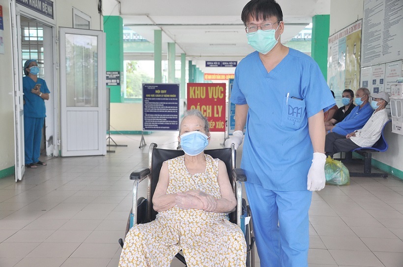 Nhiều bệnh nhân Covid-19 cao tuổi, có bệnh nền ở Đà Nẵng được xuất viện