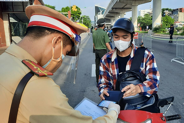 Hanoi considers allowing fully vaccinated people to travel