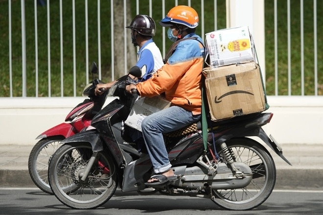 Hết ra phường lại chạy lên sở, một ngày khổ vì xin giấy đi đường