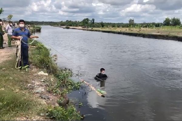 Bị truy đuổi, hai đối tượng trộm chó lao xuống kênh, một người chết