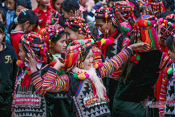 Unique features of Ha Nhi people's costumes