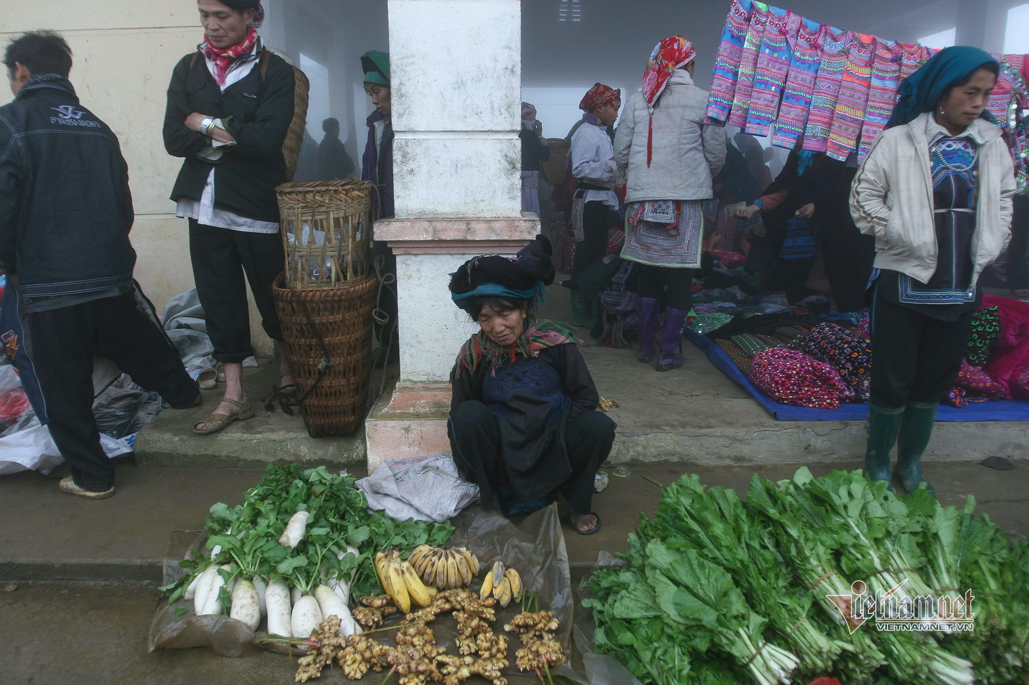 Nét riêng, độc đáo trong trang phục của người Hà Nhì
