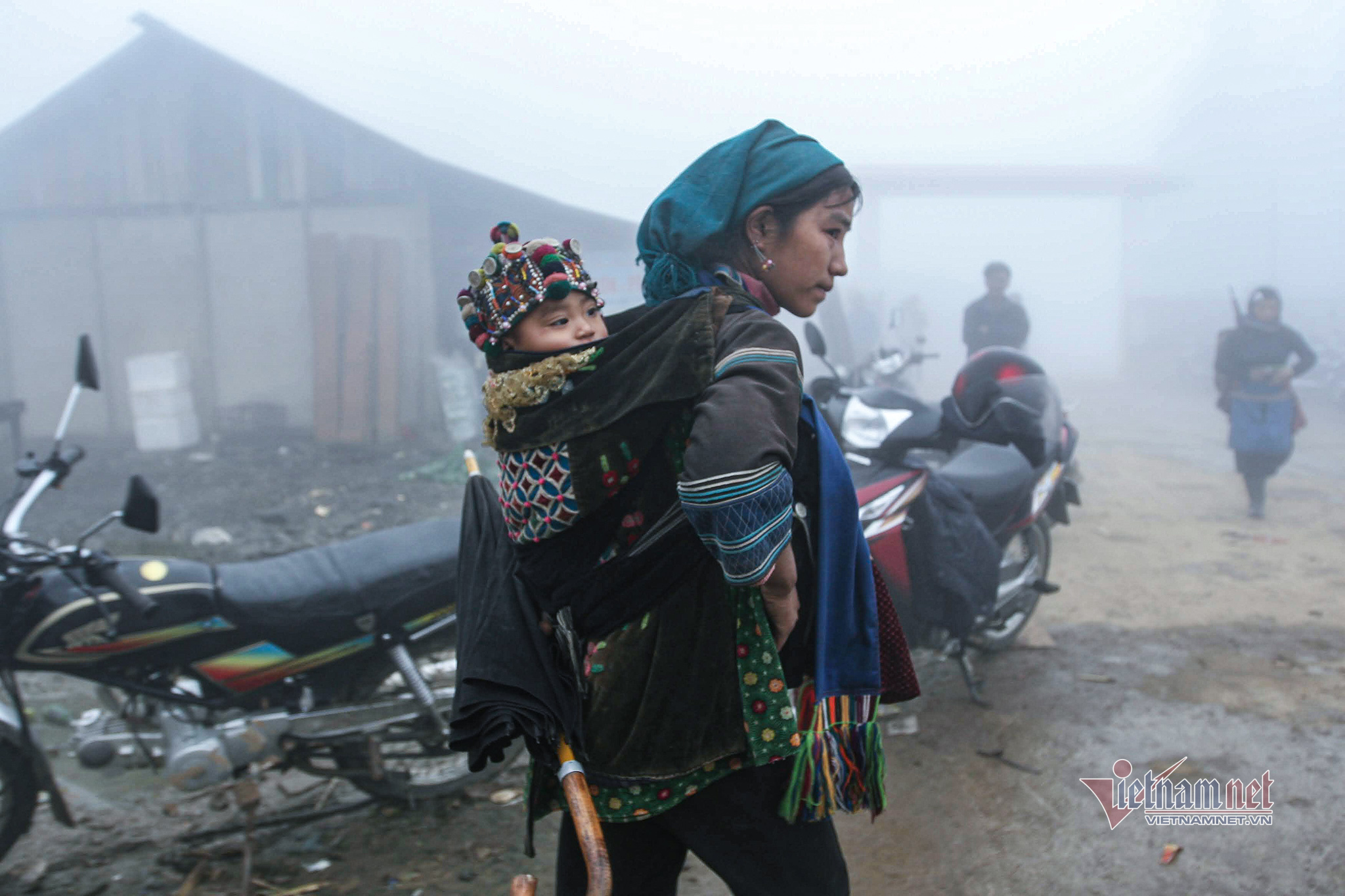 Nét riêng, độc đáo trong trang phục của người Hà Nhì