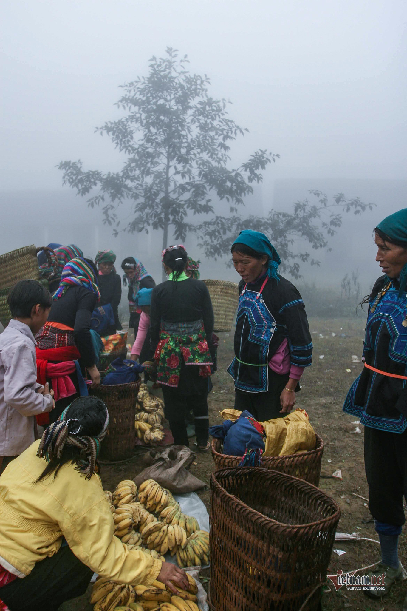 Nét riêng, độc đáo trong trang phục của người Hà Nhì