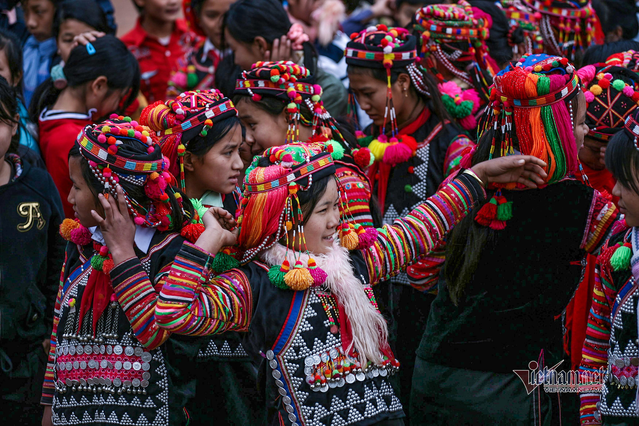 Nét riêng, độc đáo trong trang phục của người Hà Nhì
