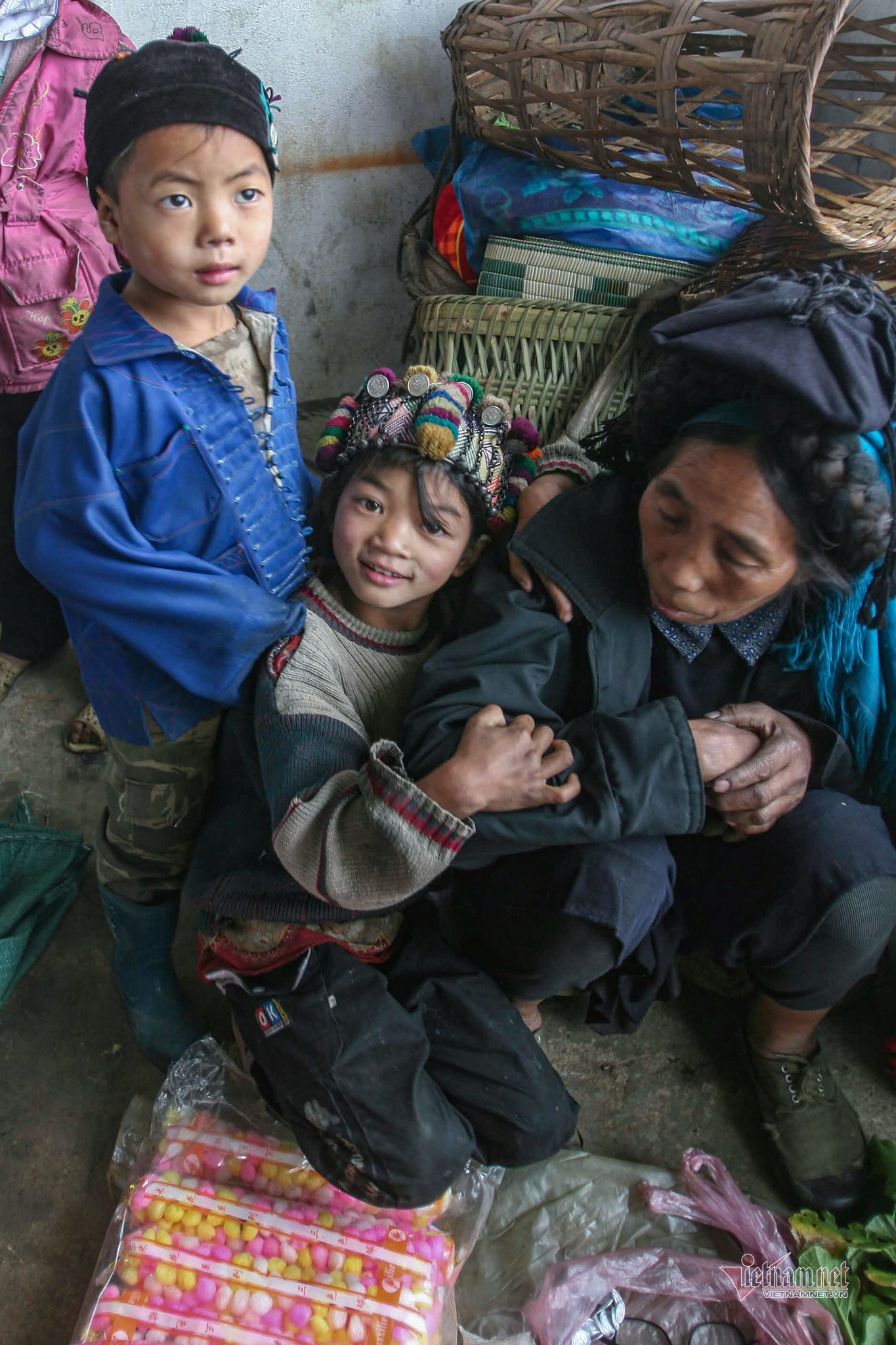 Nét riêng, độc đáo trong trang phục của người Hà Nhì